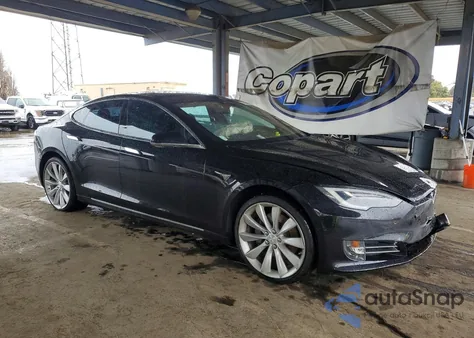 2016 Tesla Model S z USA, uszkodzony, nr VIN 5YJSA1E14GF174565